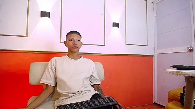 Tessachains_2_'s cam snapshot