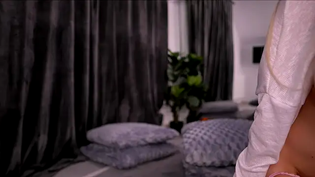 KylieJoyce live sex cam