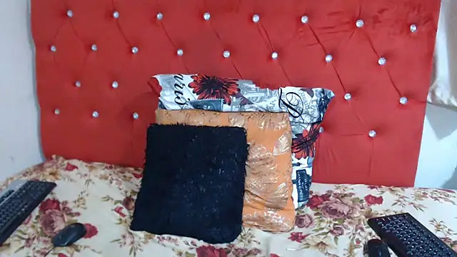 CuteDarkChoc's cam snapshot