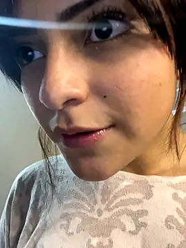 MiaLuxx_'s cam snapshot