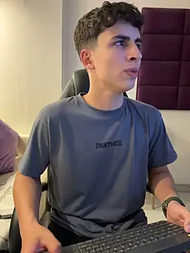 AdrianRinaldi live sex cam