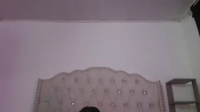 Abril_Squirt live sex cam