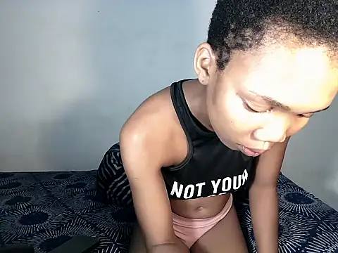 MinnieBee101 live sex cam