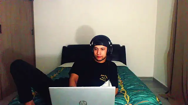 bladetrinityn's cam snapshot