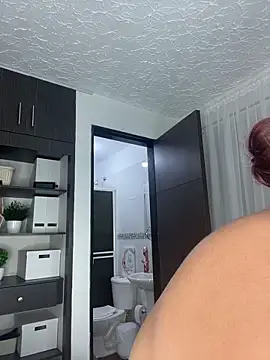 NaughtyNinnaXXX live sex cam