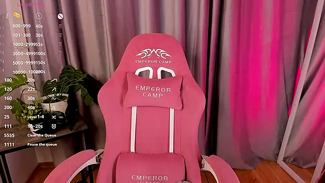 MilliMouse live sex cam