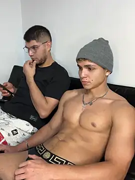 mirallesandbig live sex cam