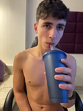 AdrianRinaldi live sex cam