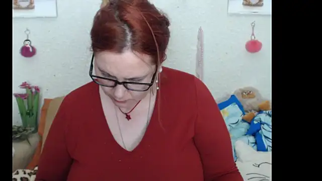 PlayfullMature live sex cam