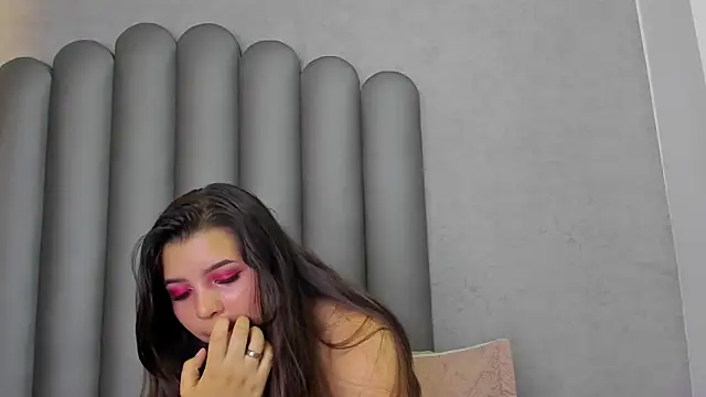 Charlotte-Star live sex cam