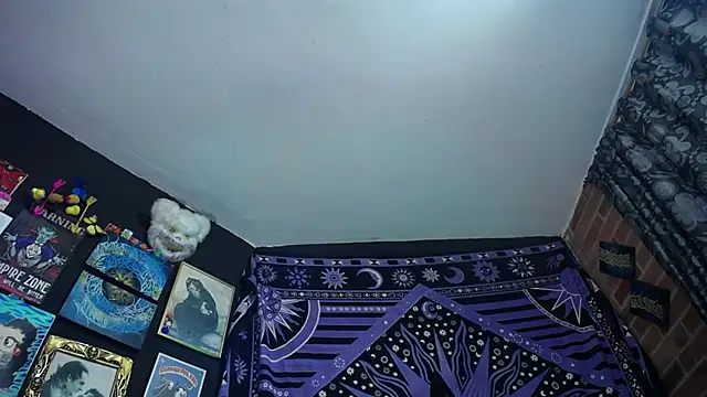 Yourmadame_P live sex cam