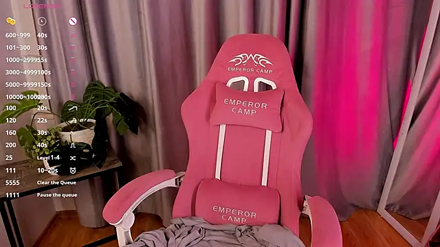 MilliMouse live sex cam