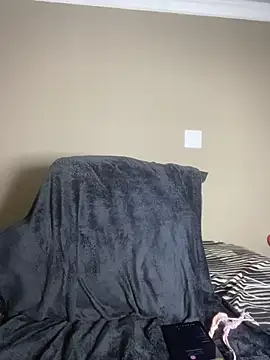 Moonzy77 live sex cam