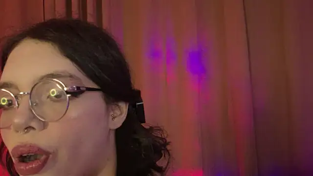 Little_maeve live sex cam