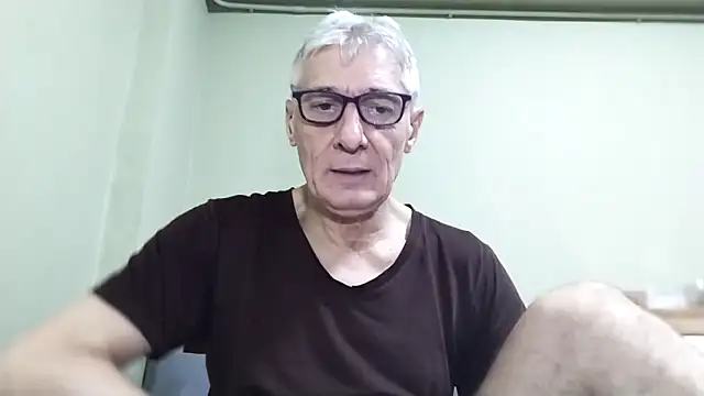 BIGUNCUTHARDCOCK live sex cam