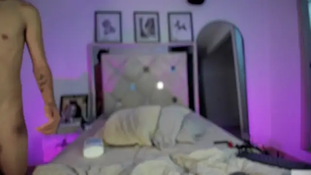 Adriien19 live sex cam