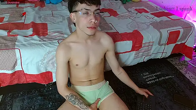 aaronjames1 live sex cam