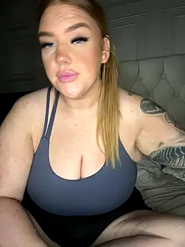 CurvyGirlMyla live sex cam