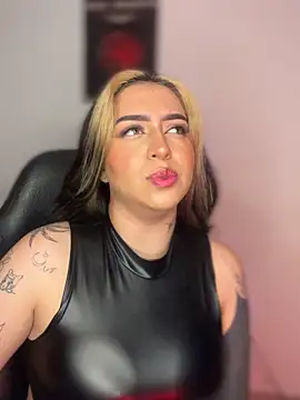 VeloraVyxen_ live sex cam