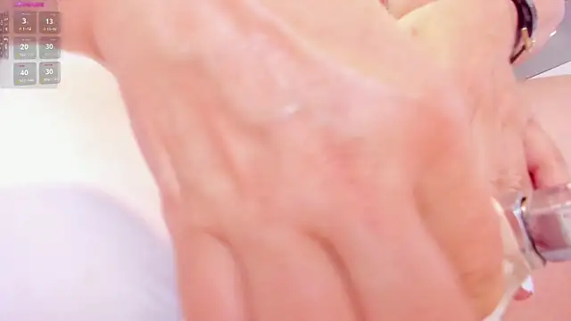 SOFIAGOEZ30 live sex cam