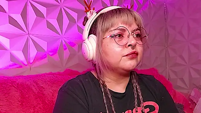 Satyn_doll live sex cam