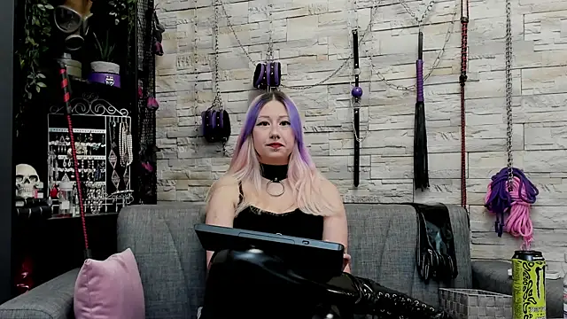 CruelMistress live sex cam