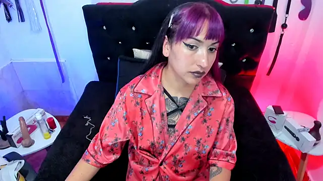 LucyStrike_ live sex cam