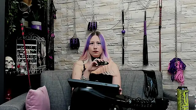 CruelMistress live sex cam