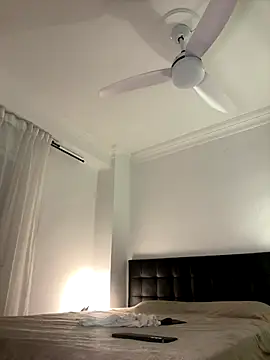 IamCrystal2 live sex cam