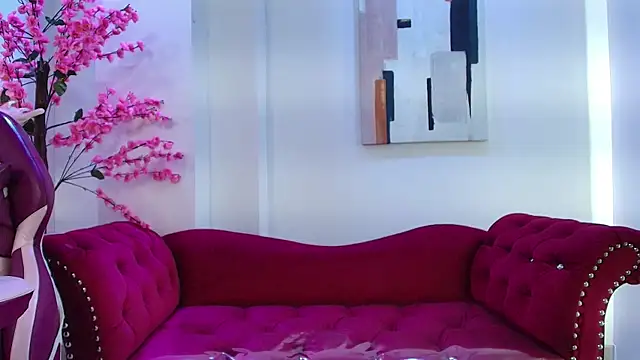 Emily_andrews's cam snapshot