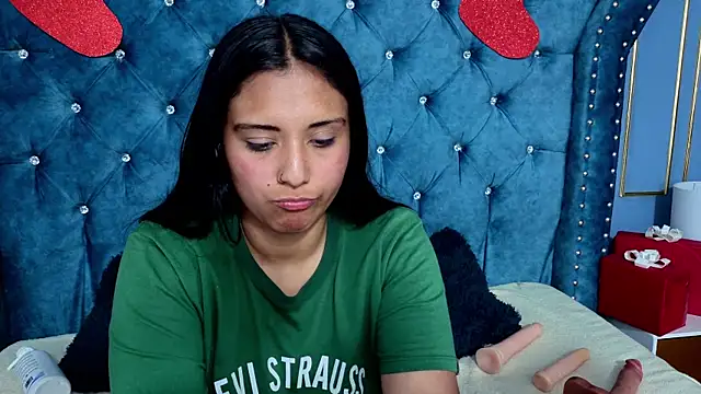 EmilyGala live sex cam