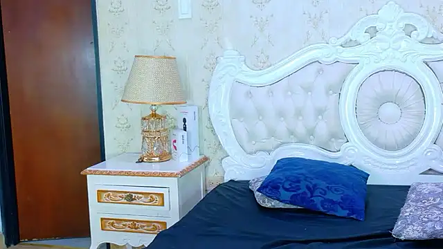 TianahGlow live sex cam