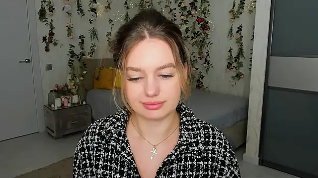 MiracleCurly live sex cam