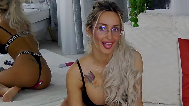 IsabelleEthan live sex cam