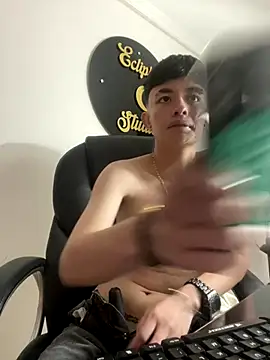 nico_18x live sex cam