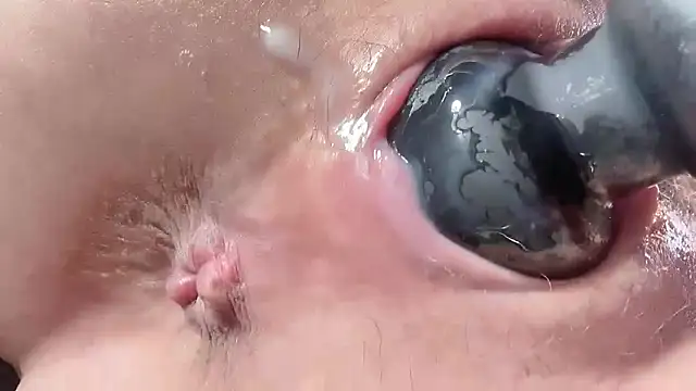 Krismil3 live sex cam