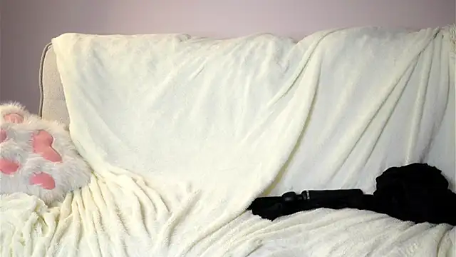 EleneButton's cam snapshot