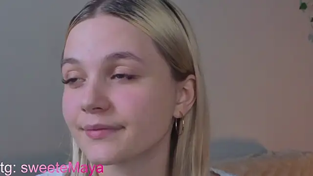 KelleDomin live sex cam