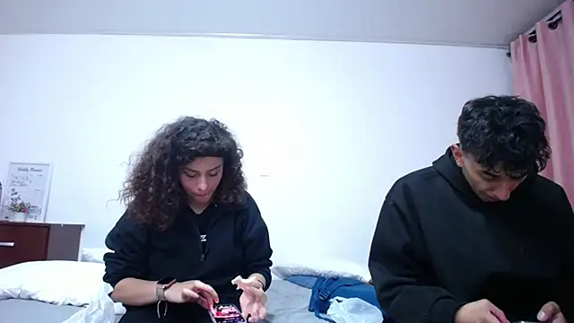 Sarabubbie live sex cam