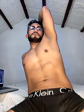 TU-MORENOO live sex cam