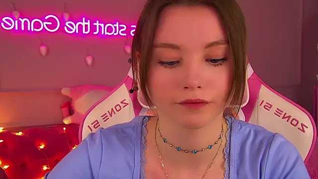 KeiraAsti live sex cam