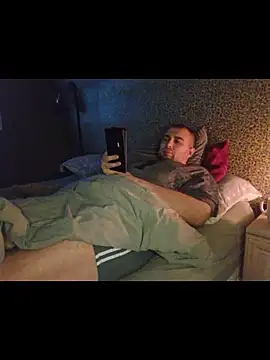 Foxyshaved live sex cam