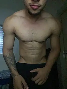 MoreninhoMagrinho live sex cam