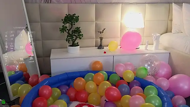 LolaPrise live sex cam