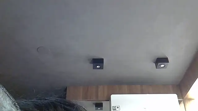 SkinnyKitten live sex cam