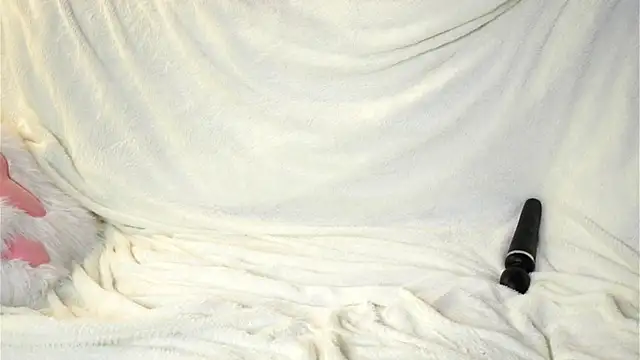 EleneButton's cam snapshot