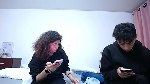 Sarabubbie live sex cam