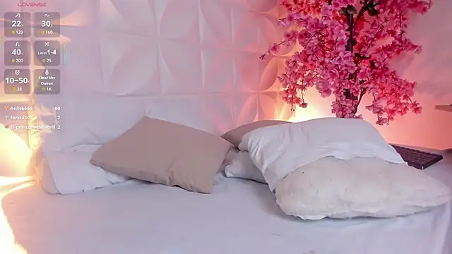 lindaa_natashaa_'s cam snapshot