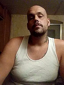 BigriskDaddy92 live sex cam