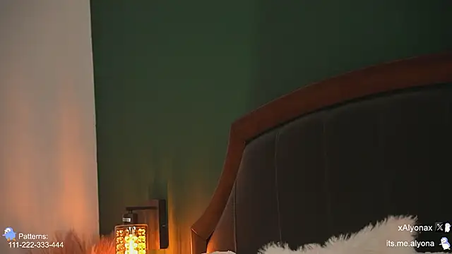 Alyonaqueen_ live sex cam